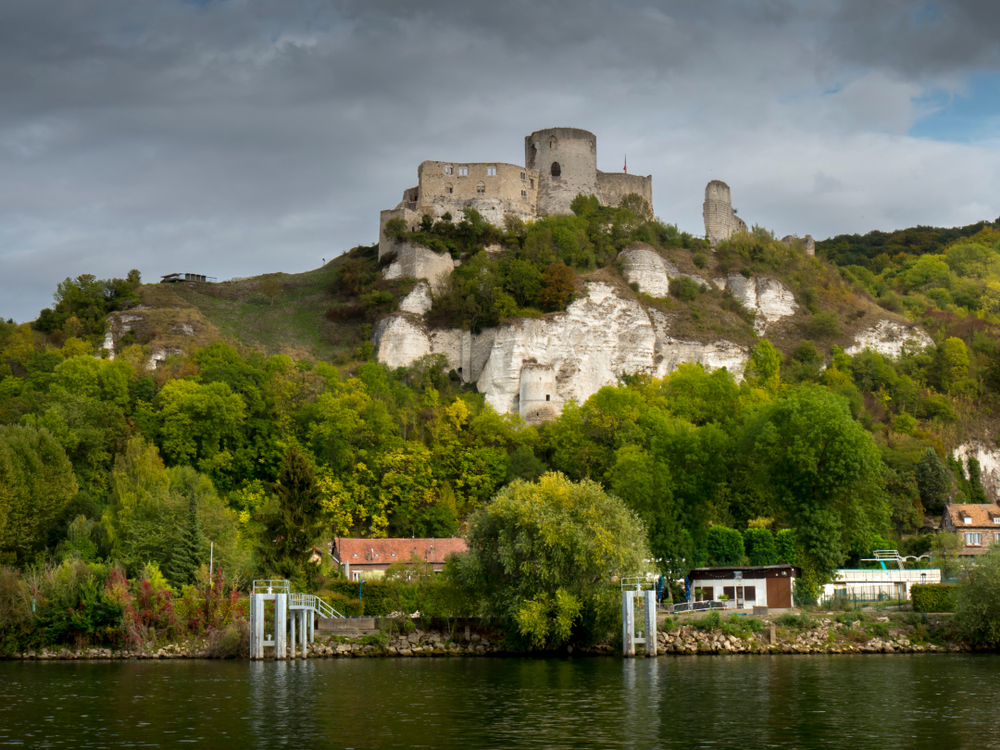 A vendre, camping 4 étoiles sur 20 hectares en bord de Seine, + de 200 emplacements à 1h00 de Paris